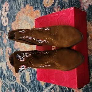 2 pairs of boots. Bourbon and Black $20 each.